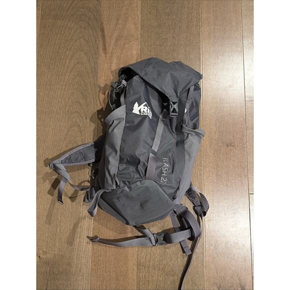 REI Co-op Flash 22 Gray Daypack Lightweight Ultralight Hiking Frameless Backpack - Picture 1 of 6
